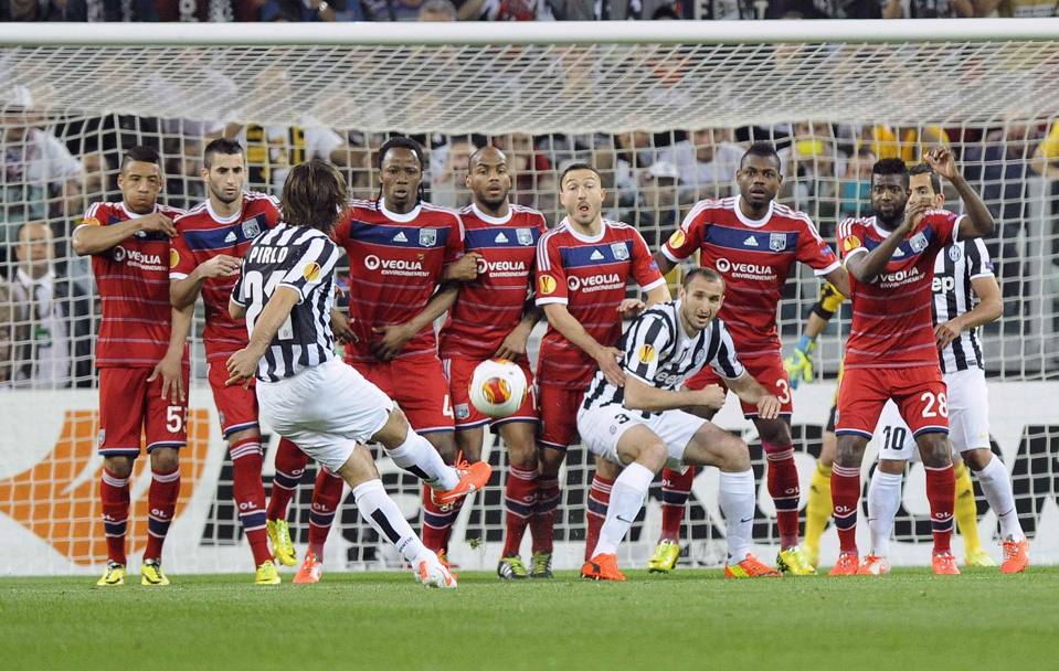 Al 4&#39; Juve in vantaggio grazie un magnifico calcio di punizione di Pirlo. Reuters